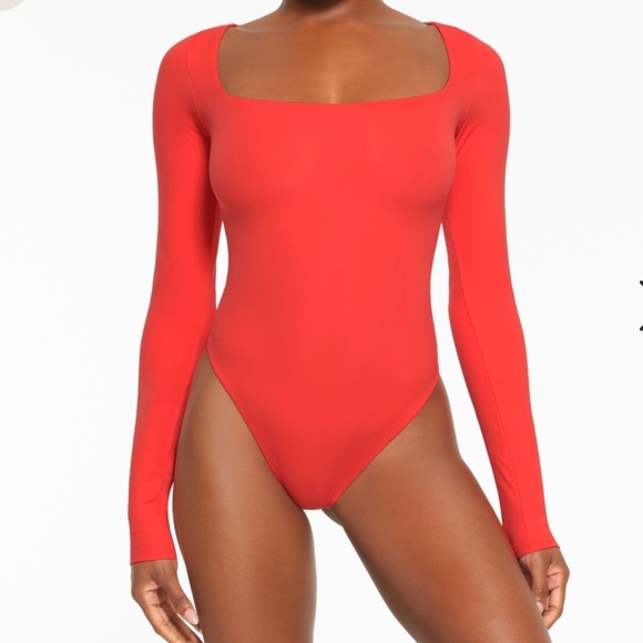 SKIMS Tops - SKIMS Fits Everybody LongSleeve Square Neck Bodysuit